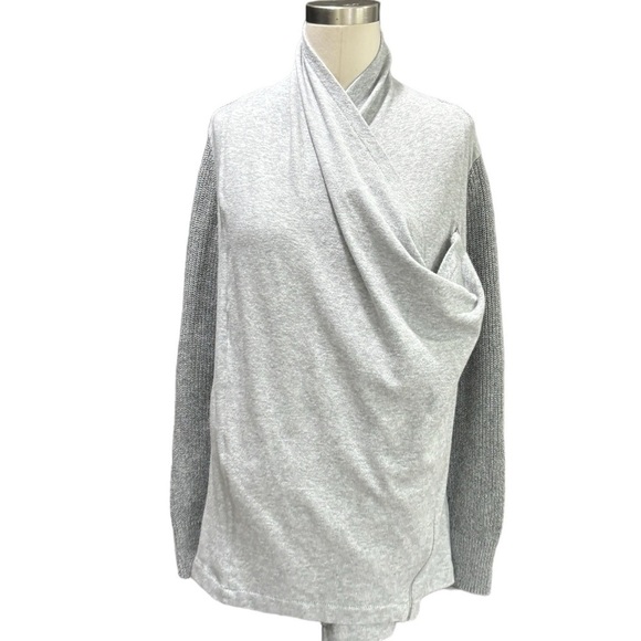 Chico's Zenergy Dina fabric mixed Jacket Side Zip Gray Sweater size 0 small - Picture 14 of 14